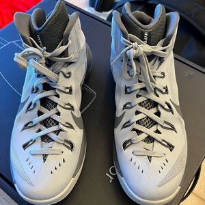 Nike Hyperdunk Men's Athletic Shoes in two tone Gray/Gray